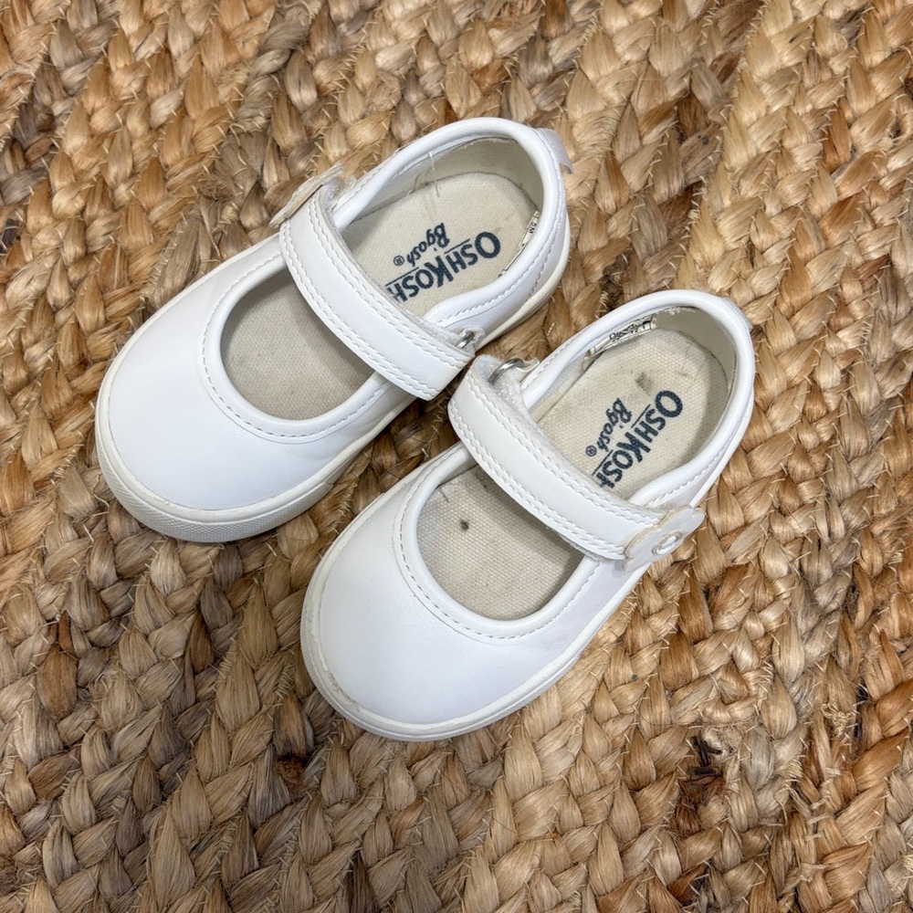 OshKosh B'gosh Cream Mary Jane Shoes with Flower Strap